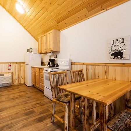 Beargrass Lodging & Rv Resort Hungry Horse ภายนอก รูปภาพ